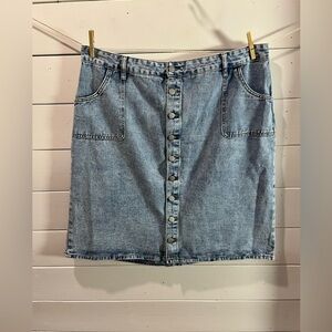 Light Wash Denim Skirt – 3XL – Button Front